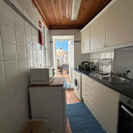 Cozy Downtown Daire *